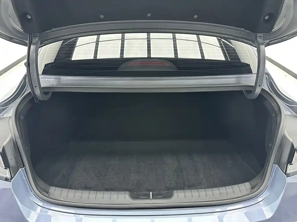 Hyundai Elantra 2023 — фото 17