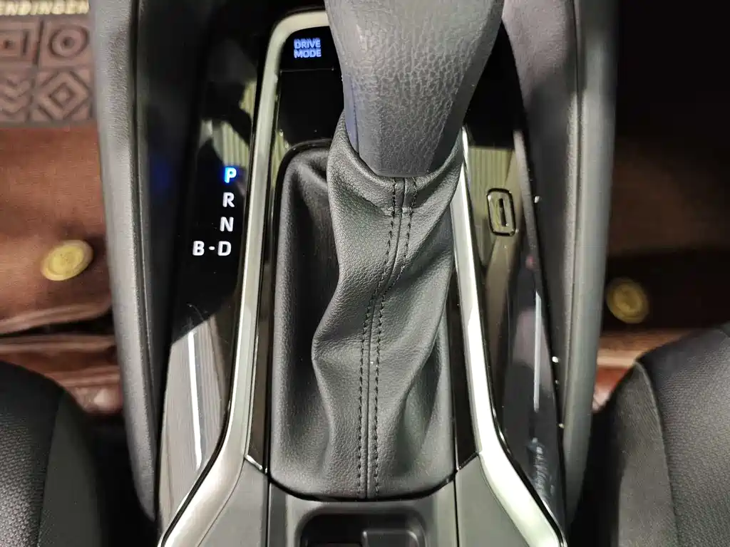 Toyota Corolla 2023 — фото 13
