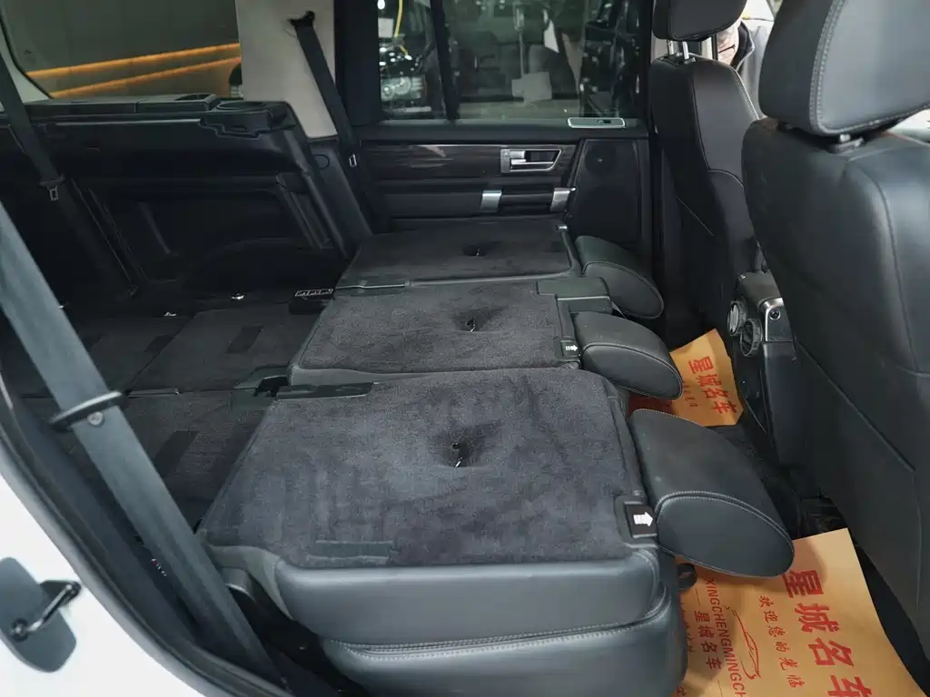 Land Rover Discovery 2016 — фото 19