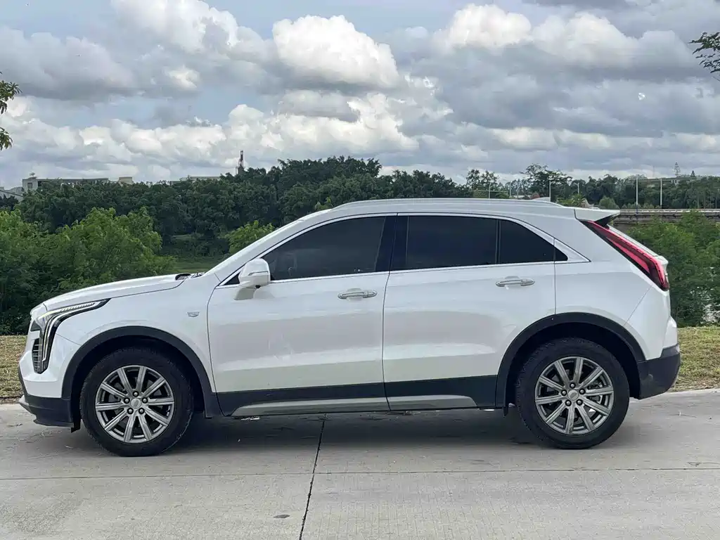 Cadillac XT4 2021 — фото 2