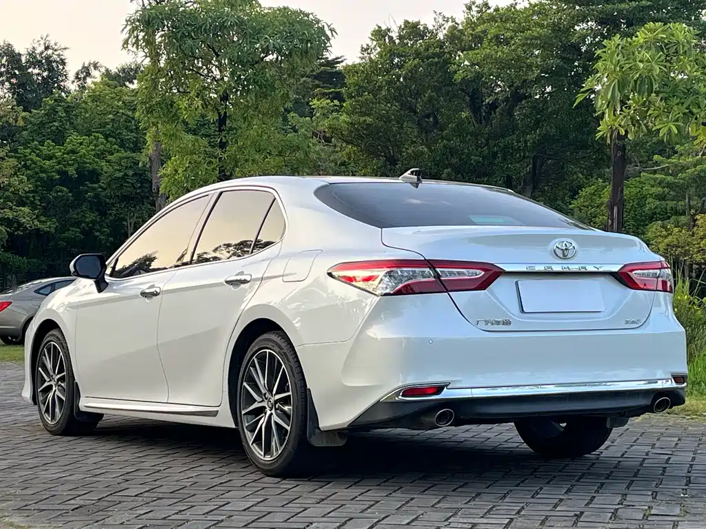 Toyota Camry 2023 — фото 25