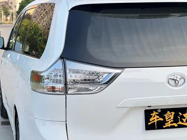 Toyota Sienna 2015