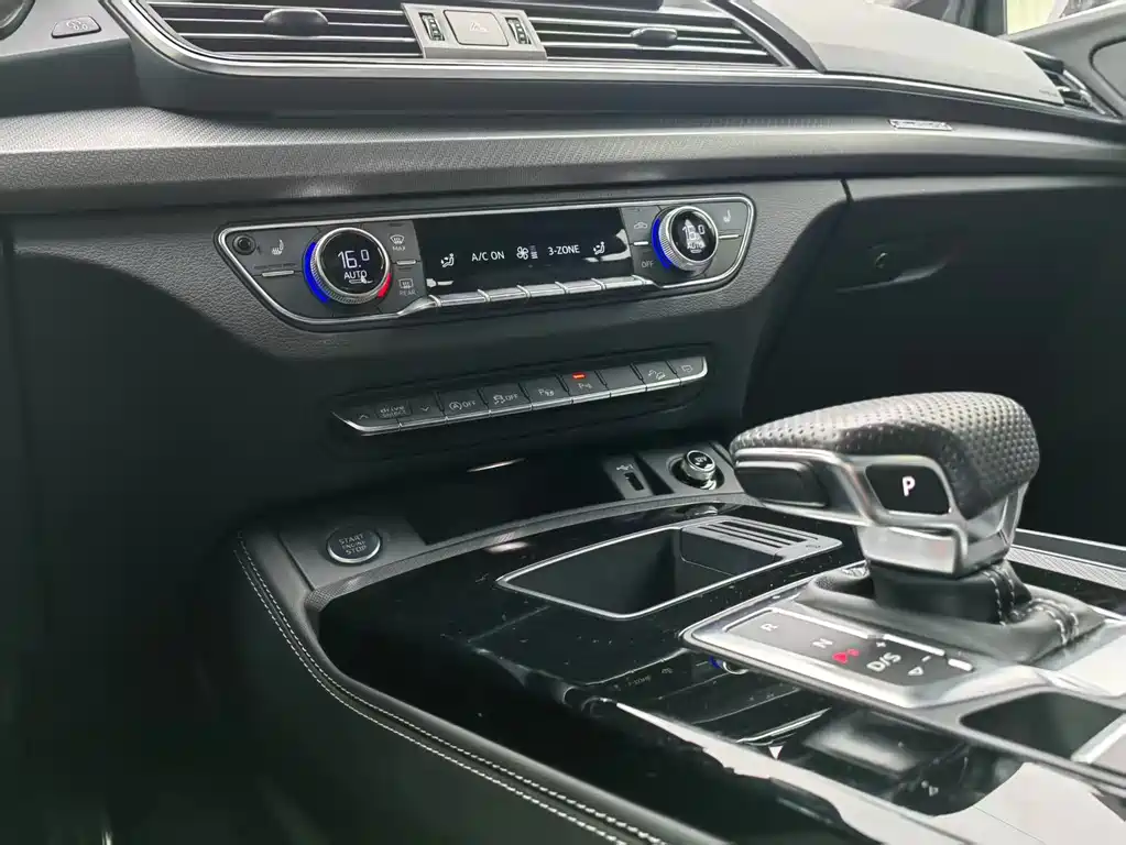 Audi Q5L 2024 — фото 17