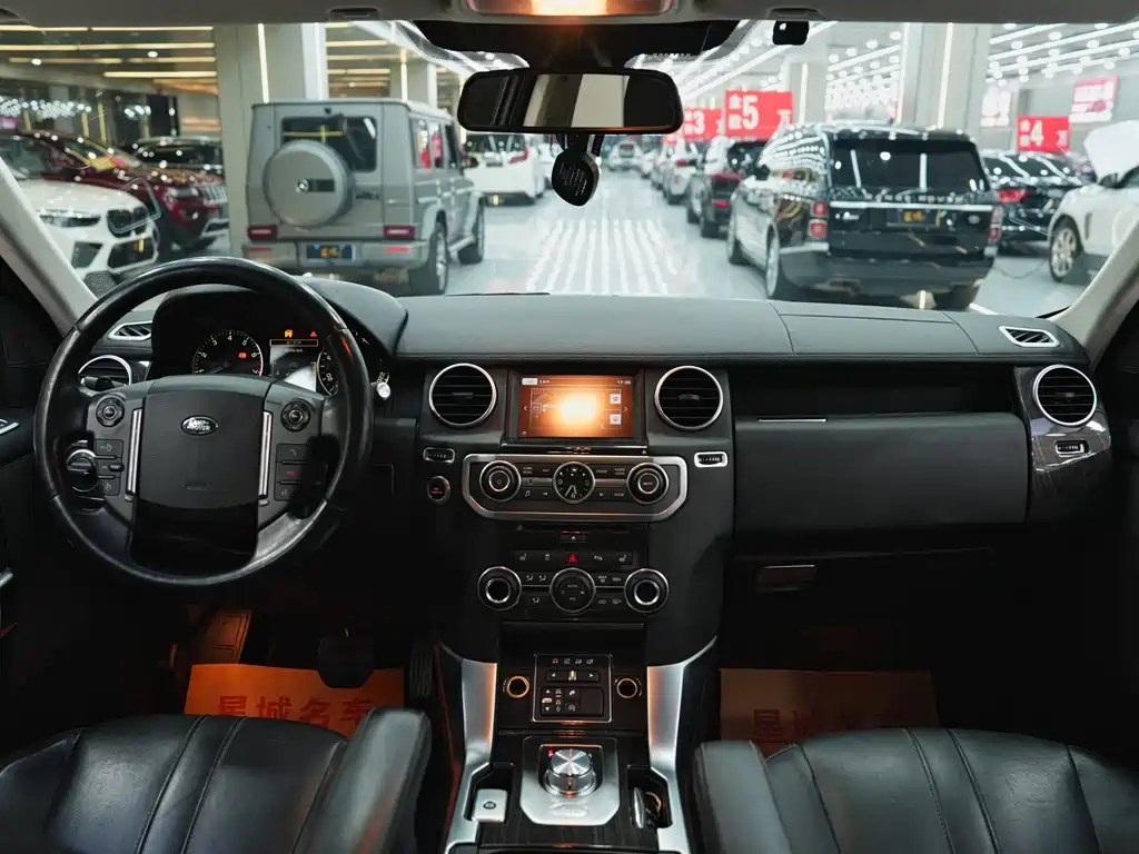 Land Rover Discovery 2016 — фото 11
