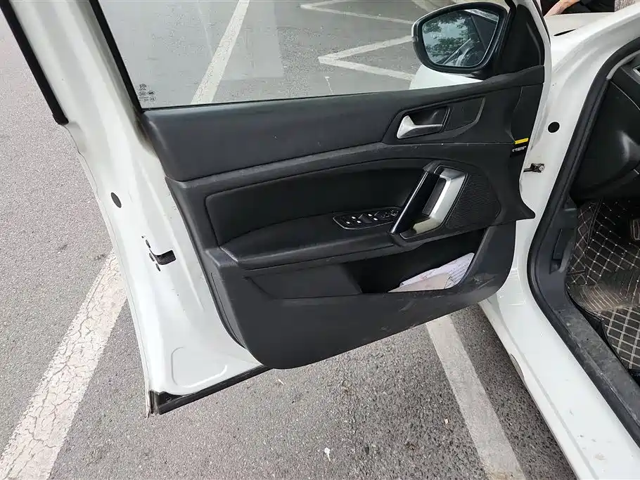 Peugeot 408 2016