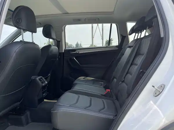 Volkswagen Tiguan L Plug-In Hybrid 2021