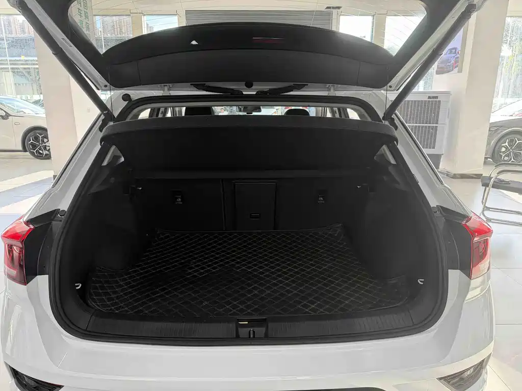 Volkswagen T-Roc 2023 — фото 12