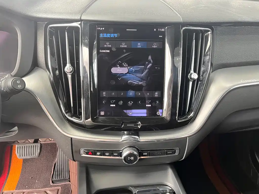 Volvo XC60 2022 — фото 9