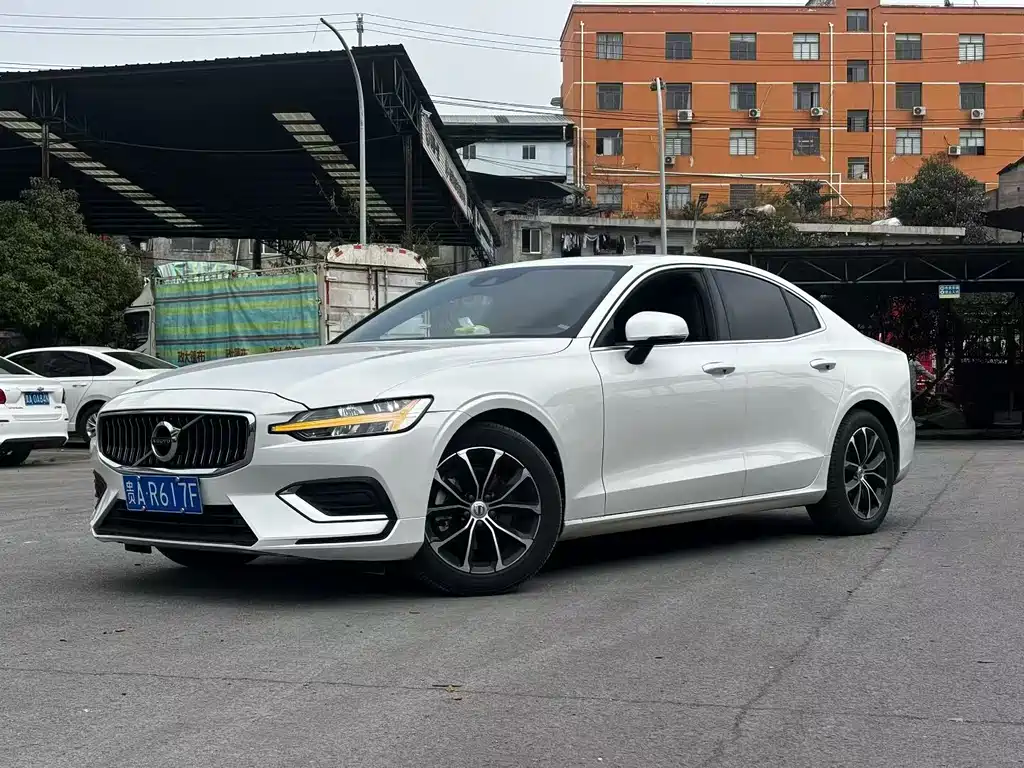 Volvo S60 2021 — фото 1