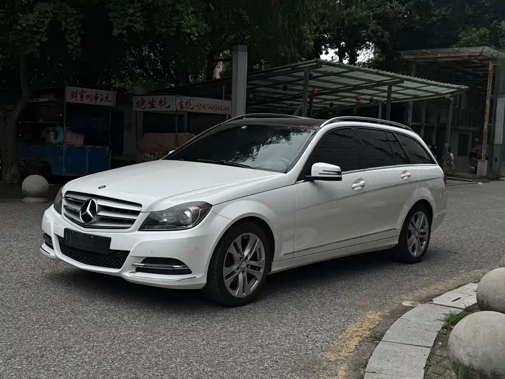 Mercedes-Benz C-Class 2011