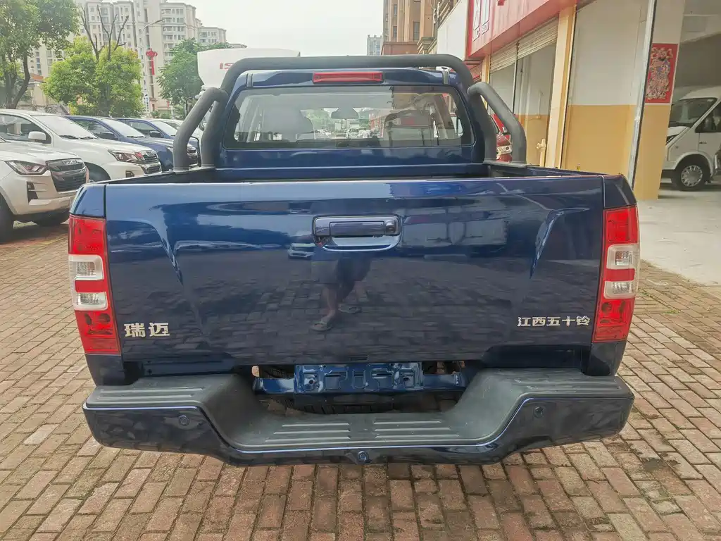 Isuzu RE-MAX