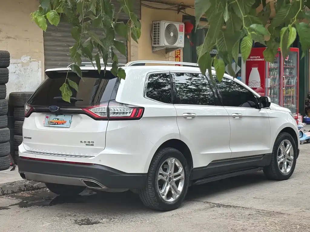 Ford Edge 2016 — фото 11