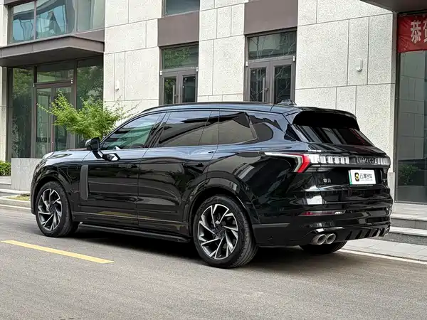 Lynk & Co 09 EM-P 2022