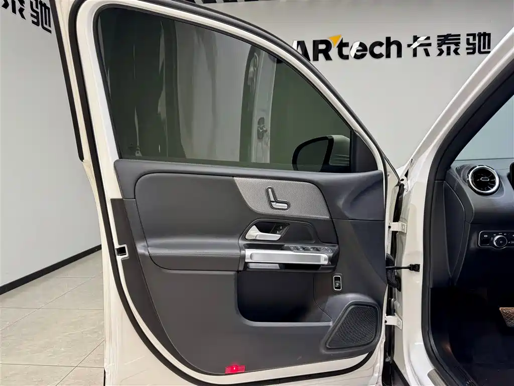 Mercedes-Benz GLB 2025 — фото 17