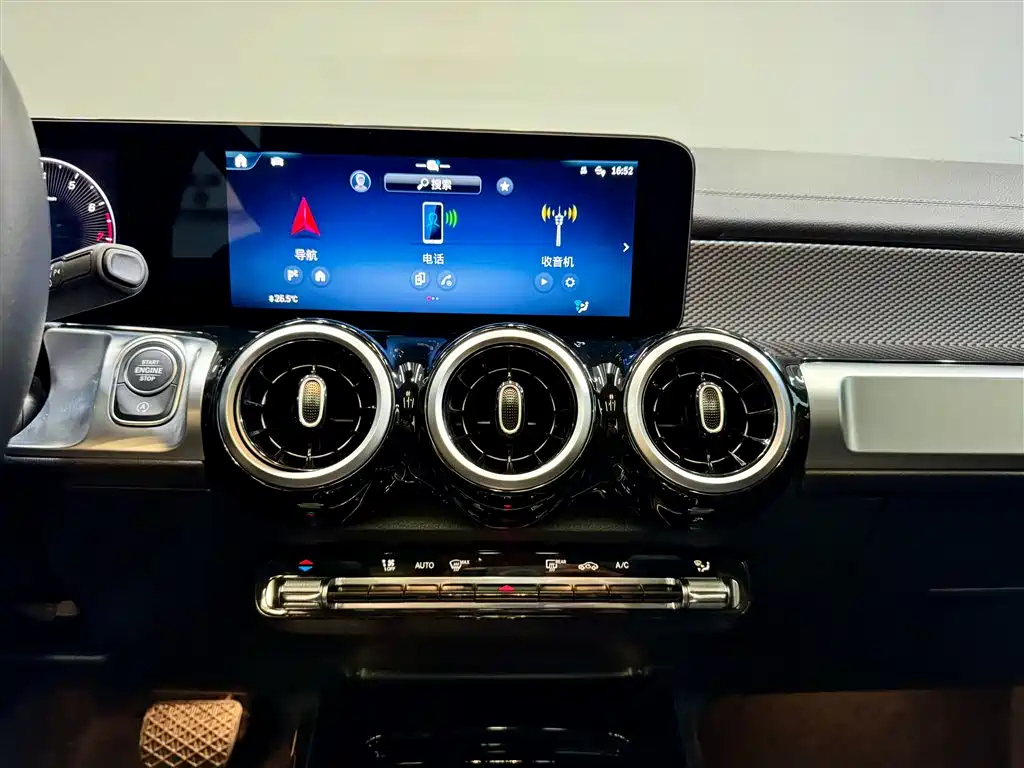 Mercedes-Benz GLB 2025 — фото 30