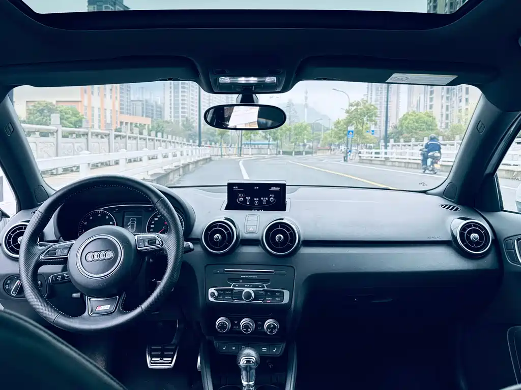 Audi A1 2016 — фото 14