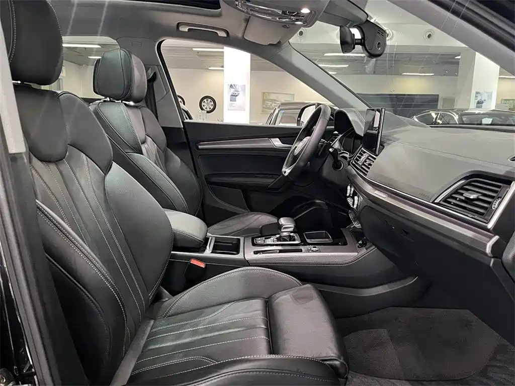 Audi Q5L 2022 — фото 11