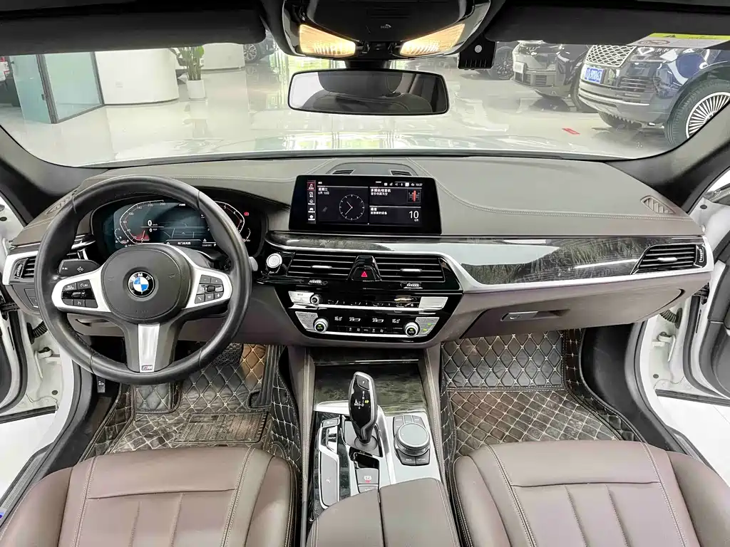 BMW 5 Series 2020 — фото 12