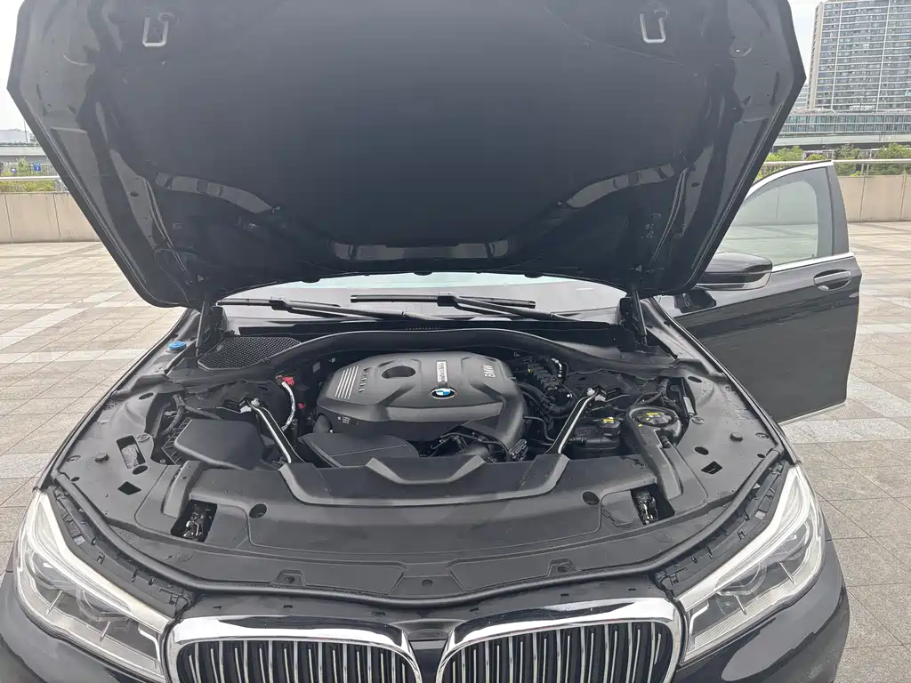 BMW 7 Series 2017 — фото 11