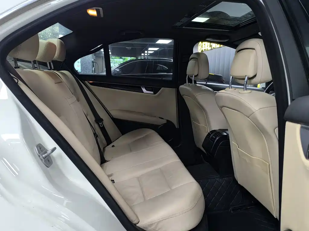 Mercedes-Benz C-Class 2012 — фото 15