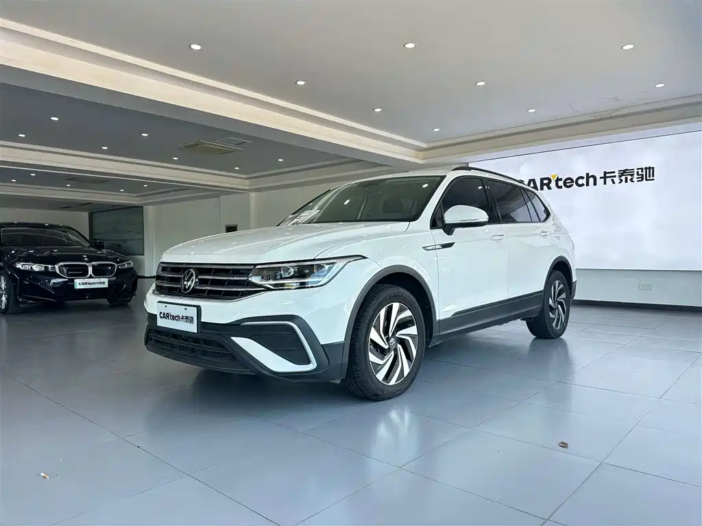Volkswagen Tiguan L 2022 — фото 1