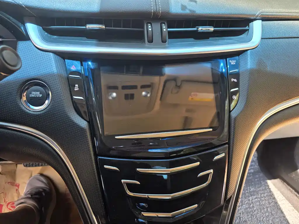 Cadillac XTS 2018 — фото 21