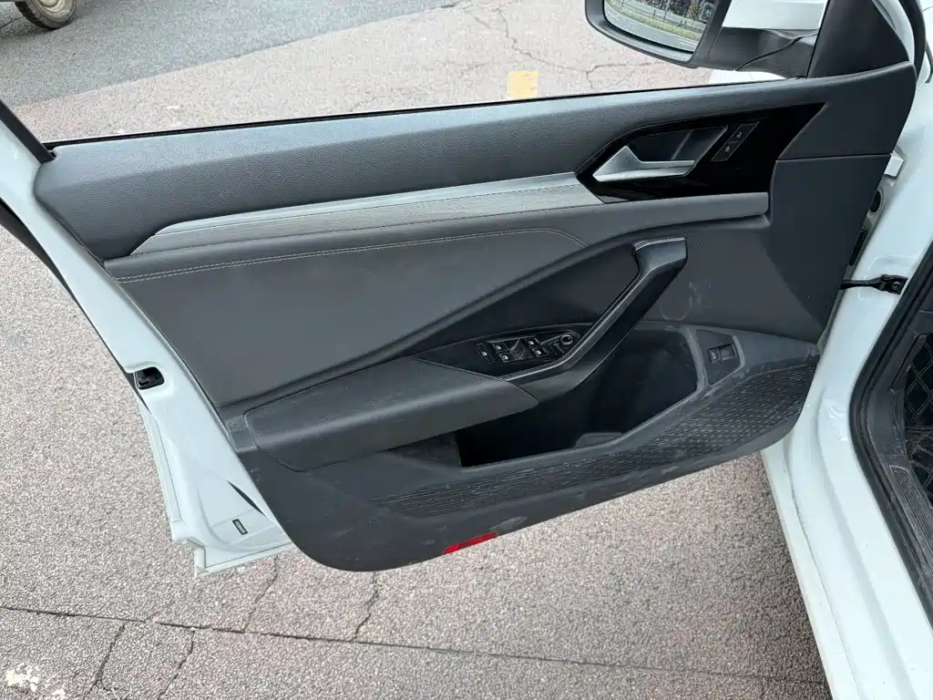 Volkswagen Sagitar 2022