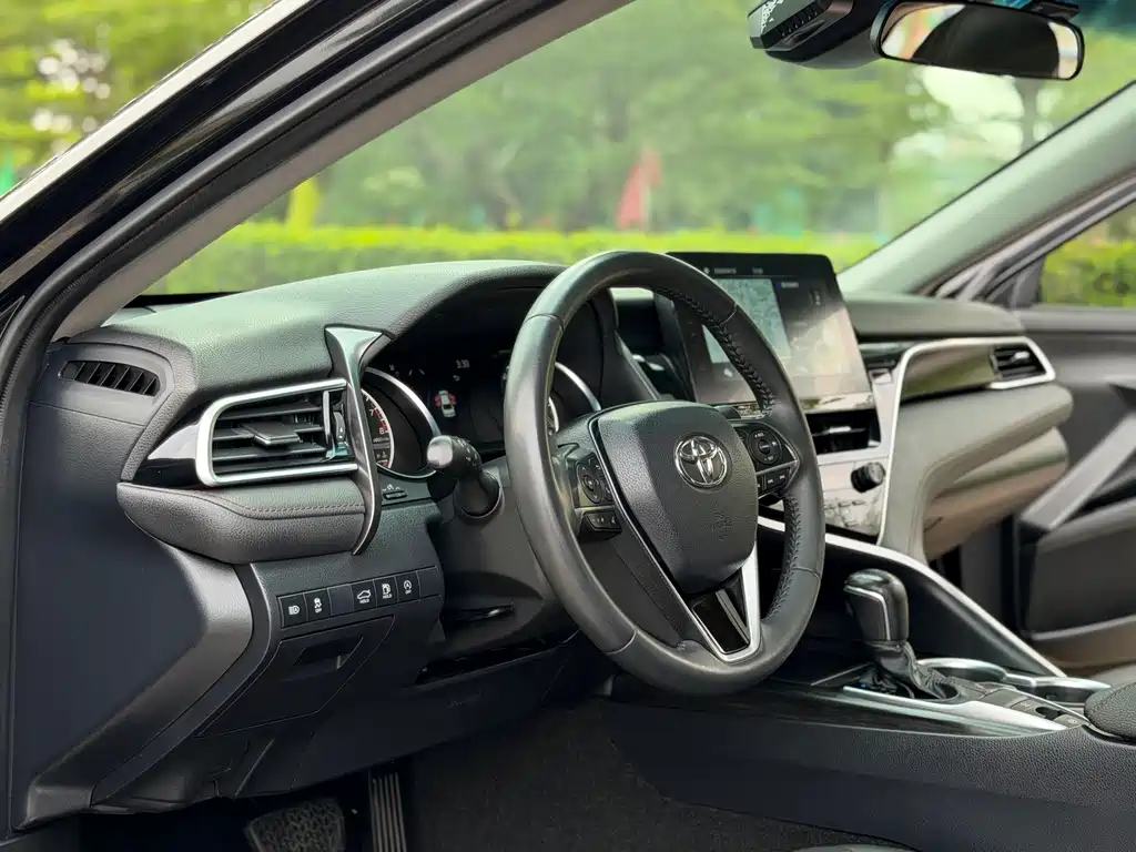 Toyota Camry 2022 — фото 12