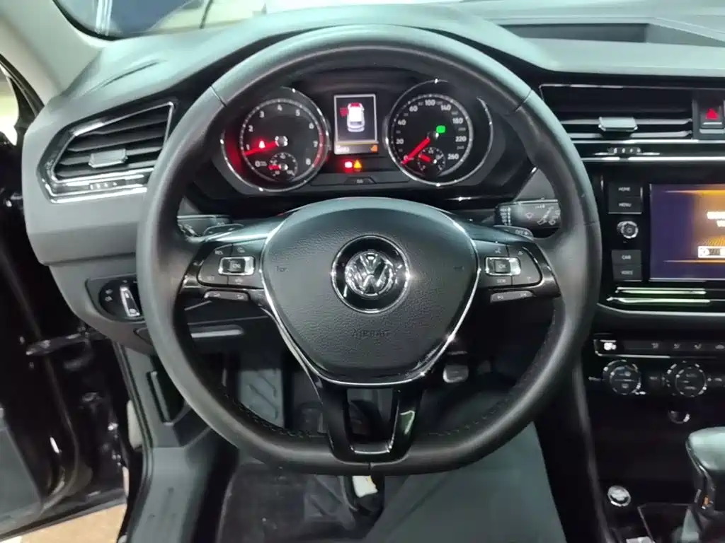 Volkswagen Tiguan L 2019 — фото 11