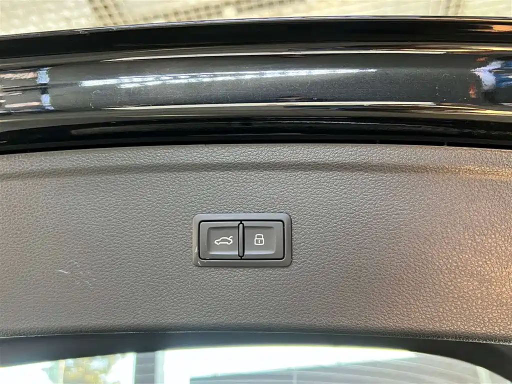Audi Q5L 2020 — фото 17