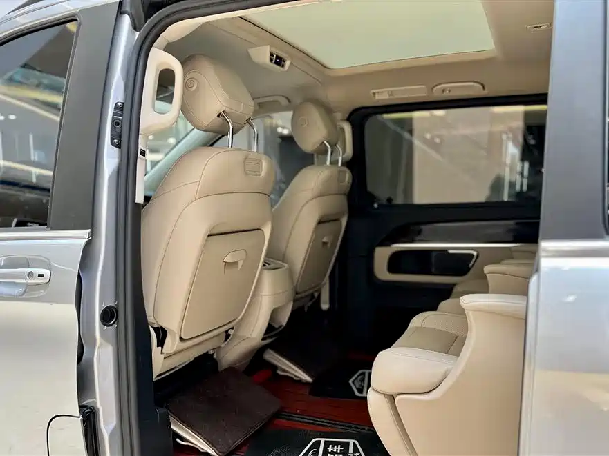 Mercedes-Benz V-Class 2020 — фото 21