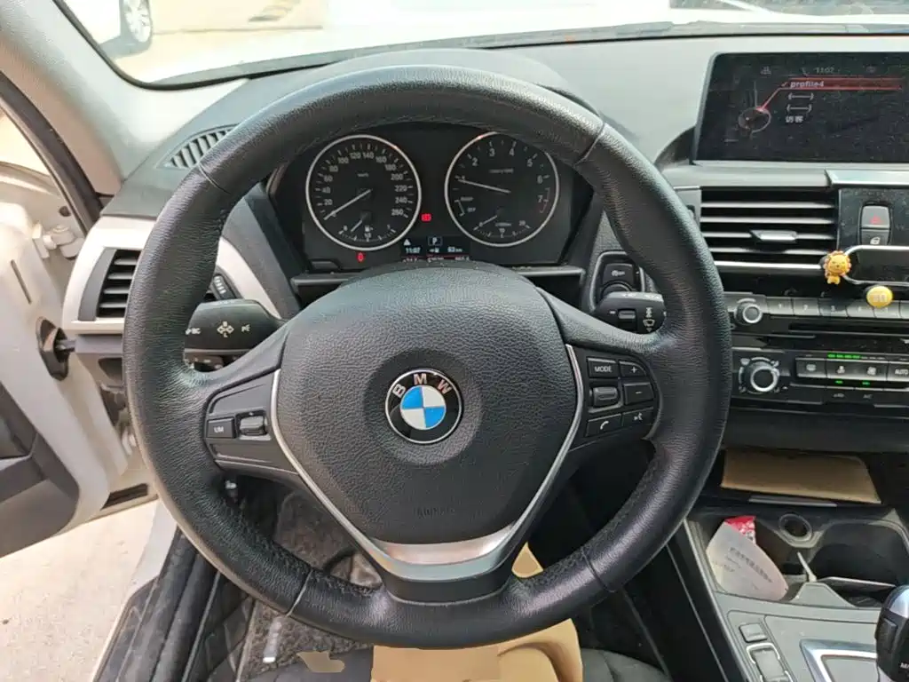 BMW 1 Series 2018 — фото 11