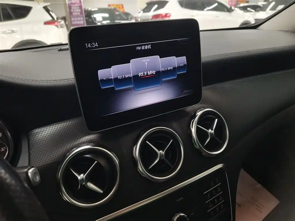 Mercedes-Benz GLA 2018 — фото 9