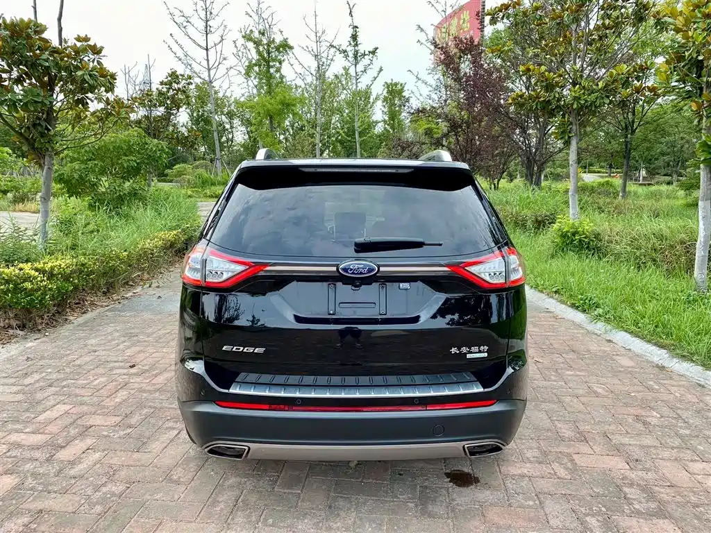 Ford Edge 2017 — фото 13