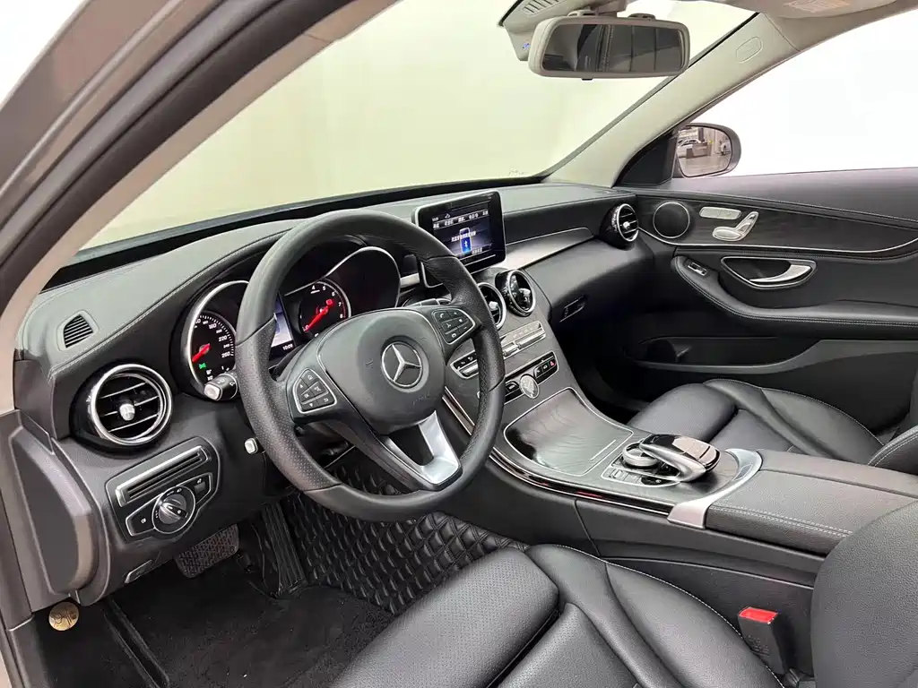 Mercedes-Benz C-Class 2018 — фото 13