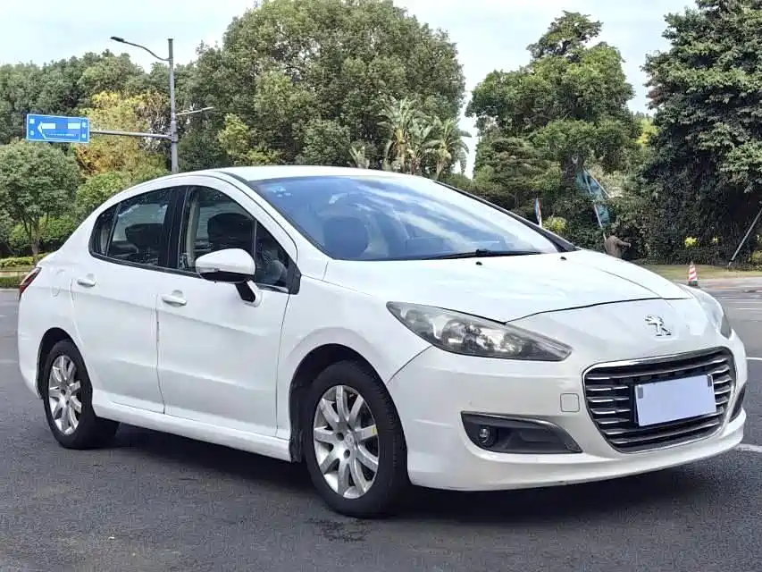 Peugeot 308 2014 — фото 3