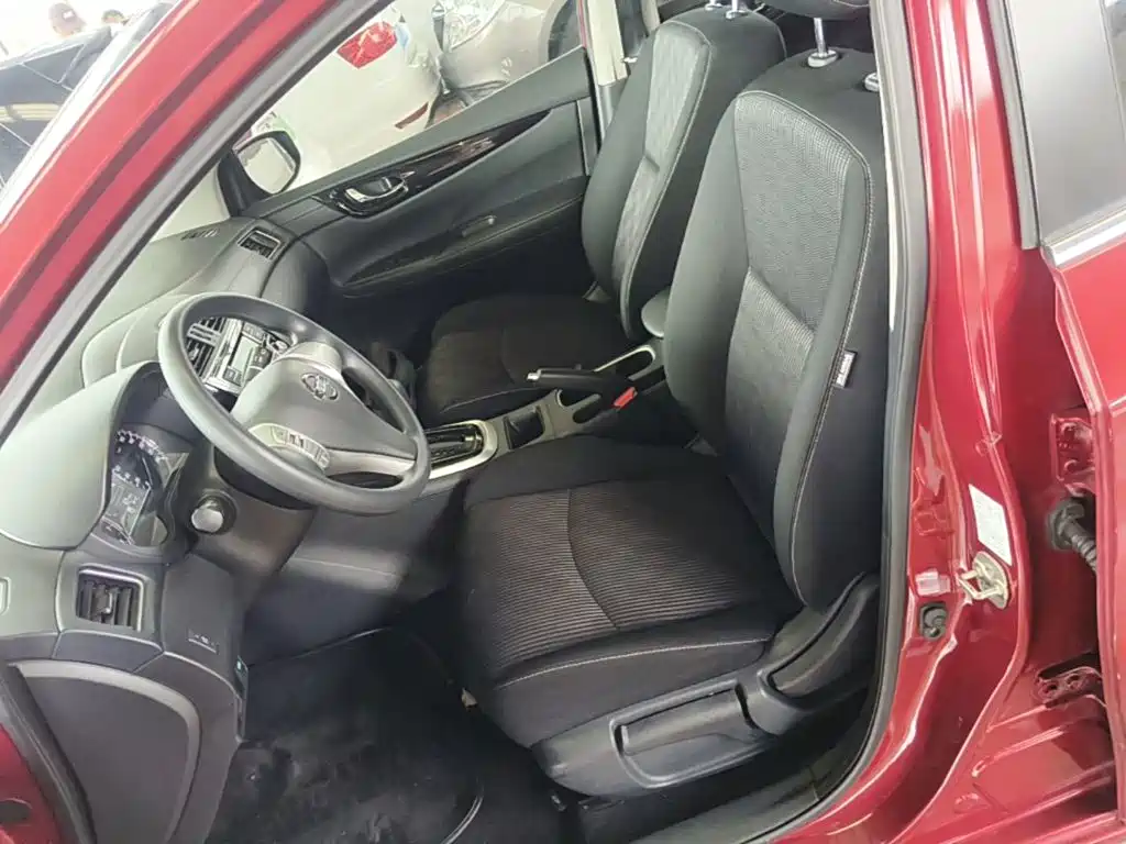 Nissan Tiida 2017 — фото 15