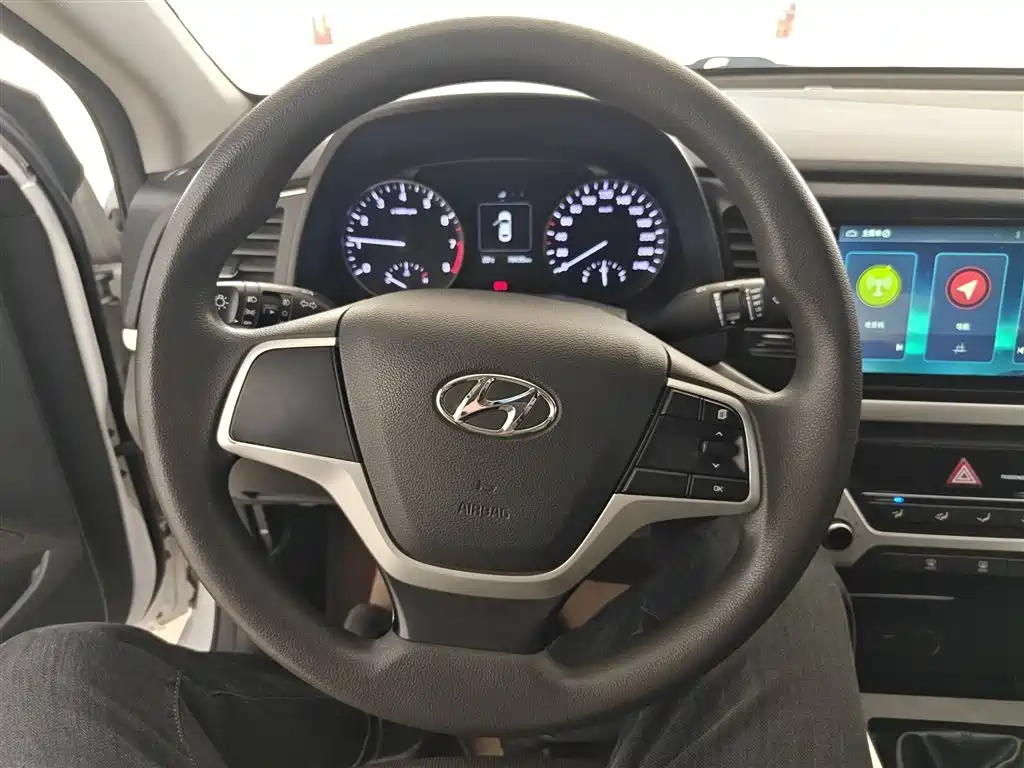 Hyundai Elantra 2018 — фото 11