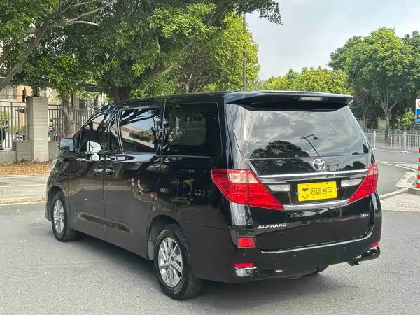 Toyota Alphard 2012
