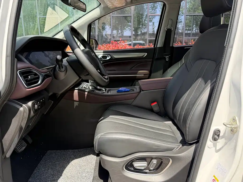 GAC Trumpchi M6 2022 — фото 15