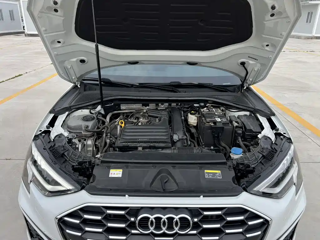 Audi A3 2023 — фото 17