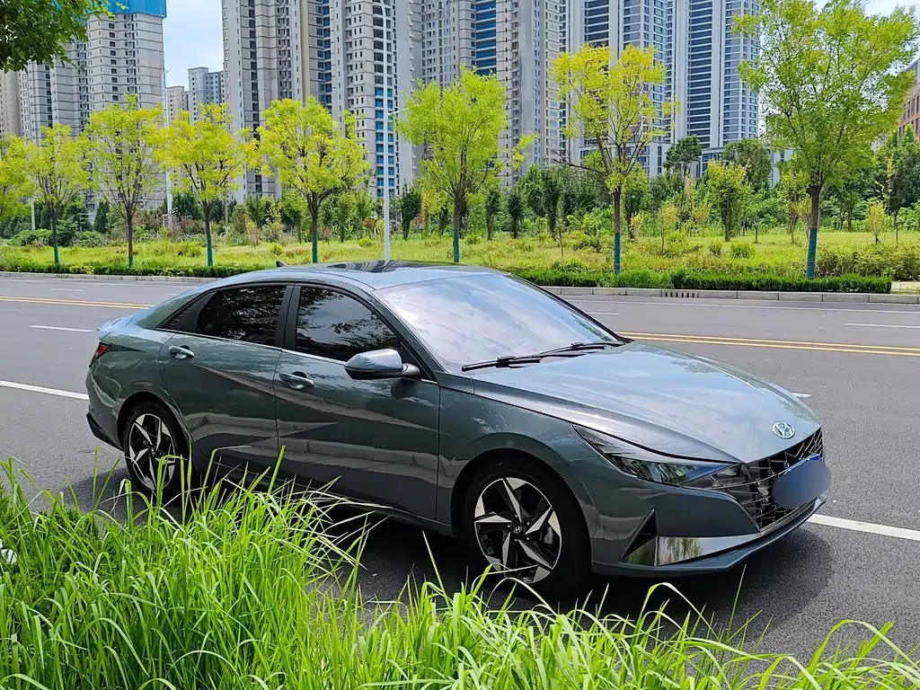 Hyundai Elantra 2023 — фото 18