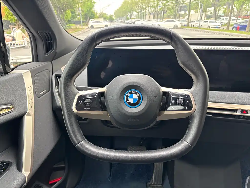 BMW iX 2022 — фото 13