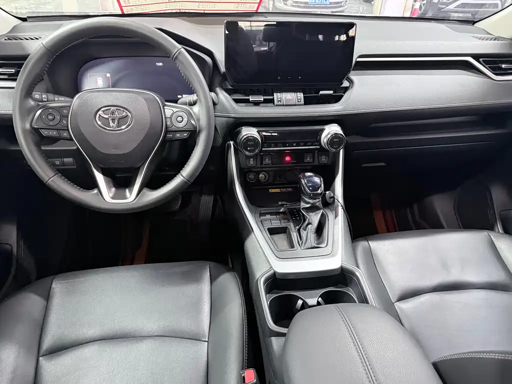 Toyota RAV4 2024 — фото 13