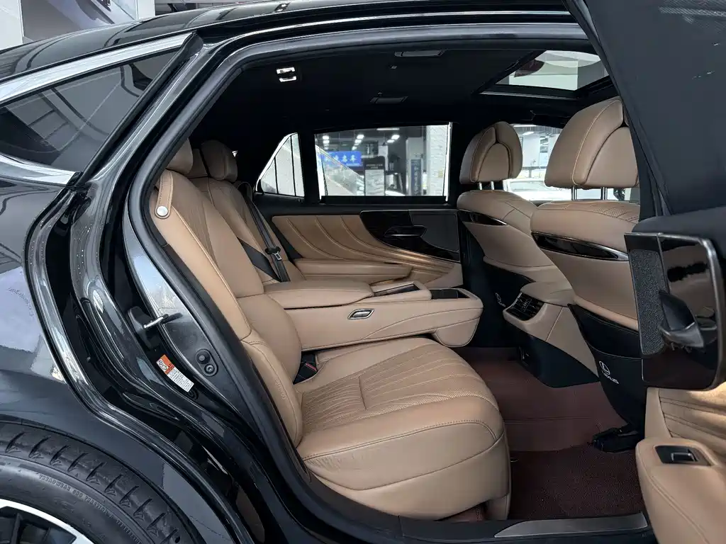 Lexus LS 2021 — фото 10