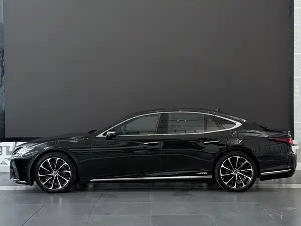 Lexus LS 2021