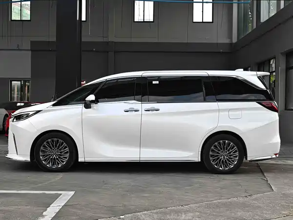 Lexus LM 2026