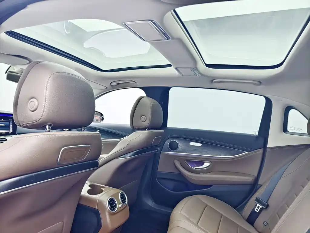 Mercedes-Benz E-Class 2019 — фото 13