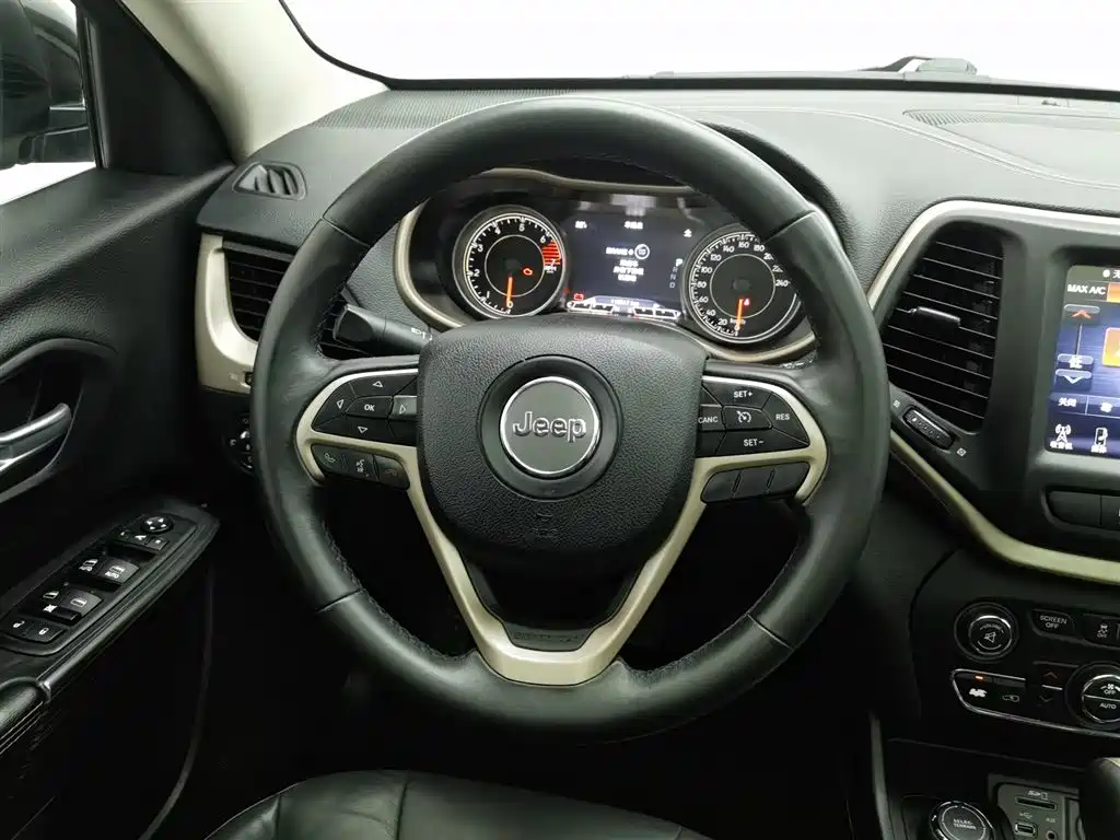 Jeep Cherokee 2015 — фото 11