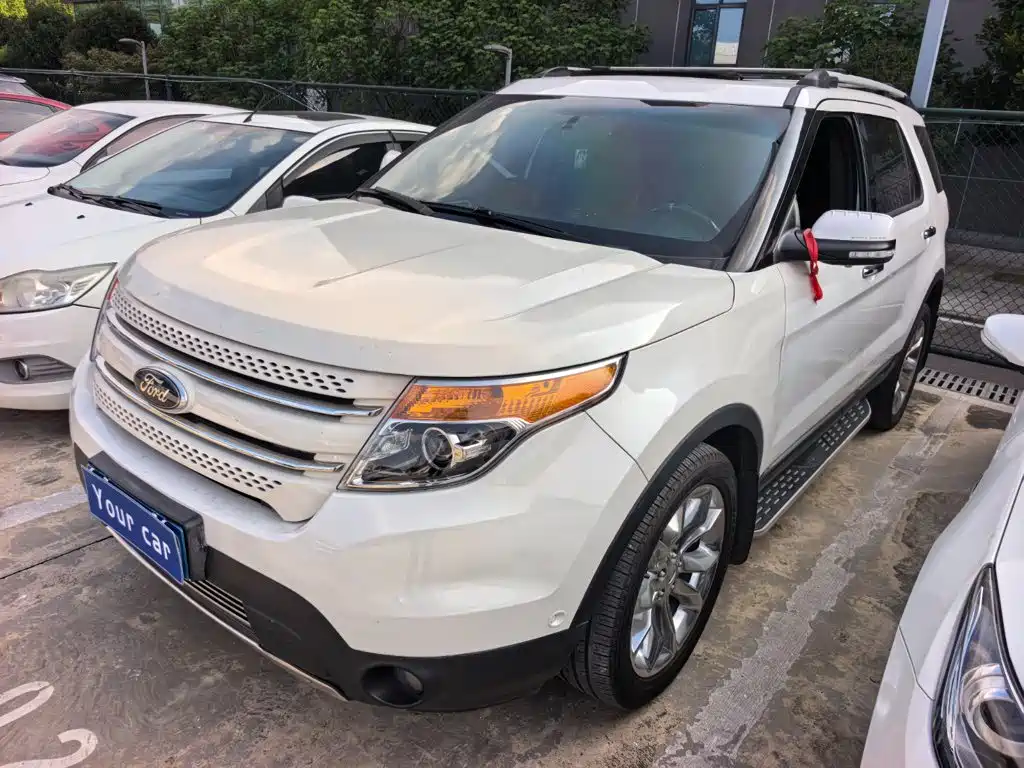 Ford Explorer 2013 — фото 1